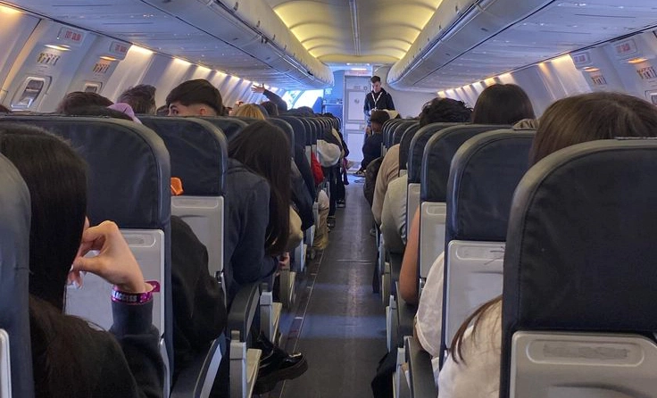 Obiectul pe care aproape toți turiștii îl au în bagaj poate lua foc în avion. Unde trebuie ținut