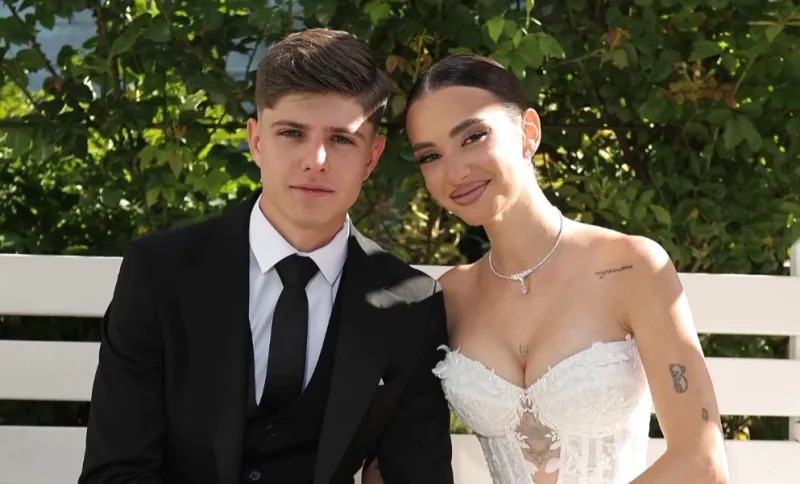 Olga Verbițchi și-a surprins soțul cu tort și lumânări de ziua lui. Sora artistei își sărbătorește aniversarea în aceeași zi - VIDEO