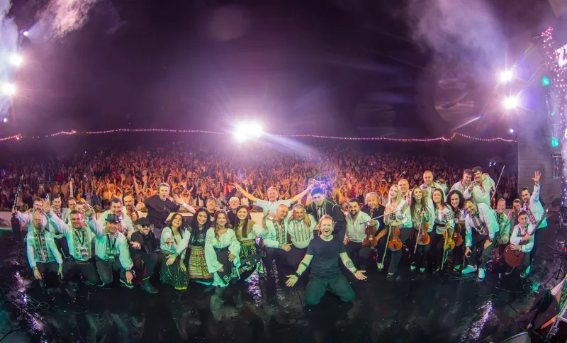Rockul și folclorul s-au întâlnit la Teatrul Verde în această vară. Zdob și Zdub împreună cu Lăutarii lui Botgros au oferit un concert plin de energie, emoții și surprize - VIDEO

