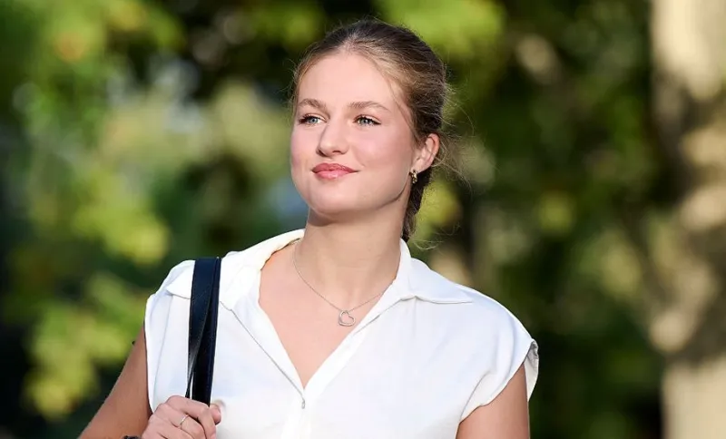 Prințesa Leonor a început facultatea la Madrid. Cum s-a îmbrăcat moștenitoarea Coroanei Spaniei în prima zi - FOTO
