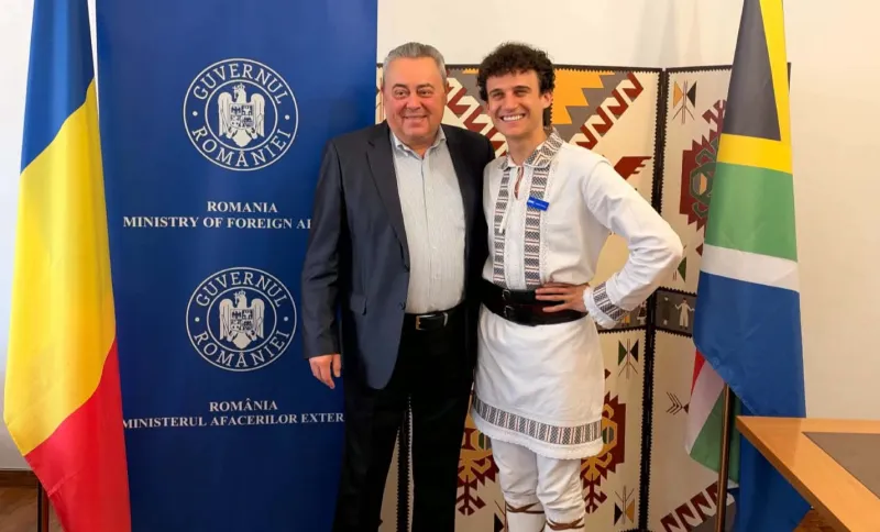 Gabriel Nebunu a încins o horă la Ambasada României din Africa de Sud: Artistul a cântat „Așa-i hora pe la noi” - VIDEO