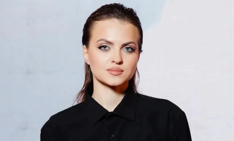 Ce culori și piese vestimentare se poartă în toamna anului 2026. Sfaturile stilistei Alina Cărăuș - VIDEO