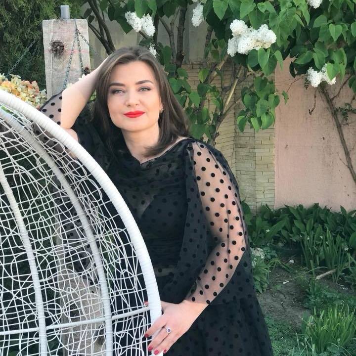 De unde vine apetitul tinerelor pentru interventiile estetice? Psihologul Cezara Dilevschi: "Adolescentii considera ca rezultatele interventiilor estetice le vor mari increderea in sine si le vor schimba viata." - FOTO