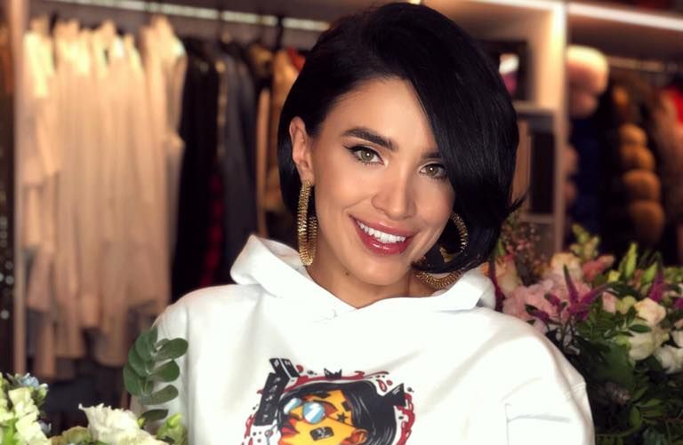 Garderoba de vedeta. Adelina Pestritu le-a aratat fanilor cum arata dressingul ei impresionant - FOTO
