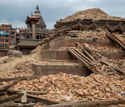 Numarul victimelor dupa cutremurul din Nepal a depasit 7.000 de morti si 14.000 de raniti. 80 de cetateni straini, disparuti