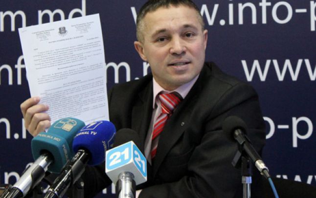 Adevarul: Teo Carnat are 8 case, sase dintre ele au fost ridicate cand a fost ales local, pe " terenurile donate" de sora sa