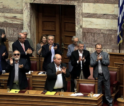 Referendumul propus de guvernul Tsipras, aprobat de parlament. "Poporul va spune un mare NU ultimatumului UE si FMI"