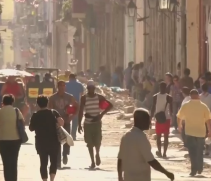 Statele Unite si Cuba restabilesc relatiile diplomatice si redeschid ambasadele. Embargo-ul ramane insa in vigoare - VIDEO