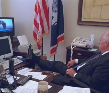 Fotografii nemaivazute de la Casa Alba, in ziua atacurilor de la 11 septembrie. Cum reactionau George Bush si Dick Cheney
