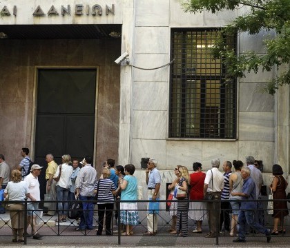 Situatie CRITICA pentru bancile din Grecia. Limitele privind retragerile de numerar, mentinute cateva LUNI