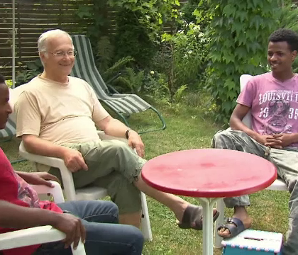 Un parlamentar german a luat in gazda doi refugiati africani. "Este de datoria noastra sa ii tratam ca pe fiinte umane"