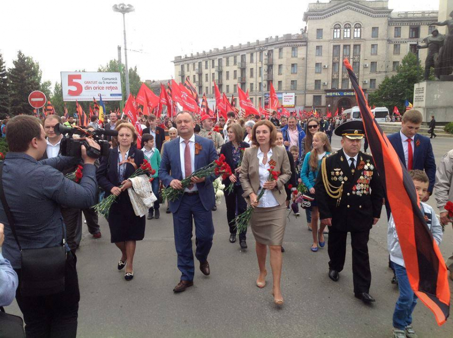 GALERIE FOTO. Marsul memoriei, la Chisinau. Cum au marcat socialistii Ziua Victoriei. Vezi aici