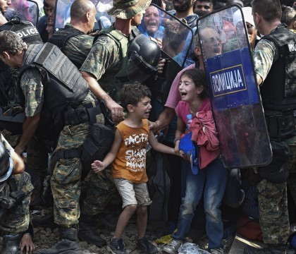 Criza imigrantilor. Peste 7.000 au sosit in Serbia intr-o singura noapte. Merkel decide azi impartirea refugiatilor in UE