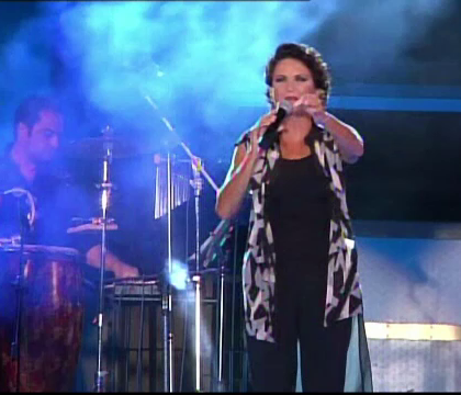 O cantareata celebra din Grecia, numita ministru al Turismului. A sustinut un concert la o zi dupa numirea in functie