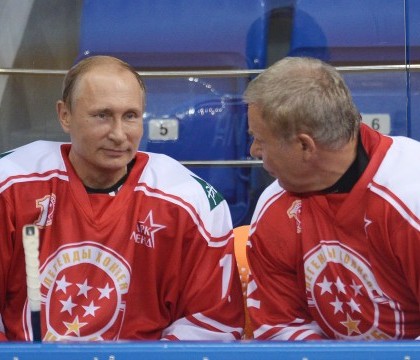 Vladimir Putin a jucat hochei la Soci. Moment tensionat in timpul partidei dintre "Legendele Rusiei" si "Tinerele Talente"
