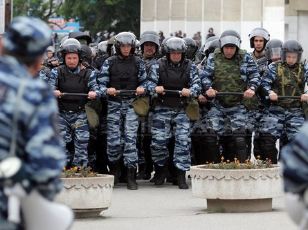 GALERIE FOTO: Mii de tatari din Crimeea au comemorat 70 de ani de la deportarea lor de catre Stalin