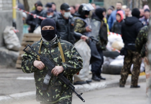 Ucraina: "Ultima speranta inainte de razboiul civil". Alegatori din regiunile separatiste nu stiu unde vor vota duminica