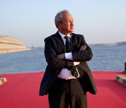 Un miliardar egiptean vrea sa cumpere o insula in Mediterana pentru a-i primi pe refugiati. Care este planul sau pentru ei