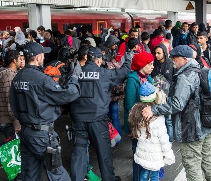 Acord in Germania asupra unui pachet de 6 mld. de euro pentru criza refugiatilor. Oficialii, acuzati ca au nevoie de "sclavi"