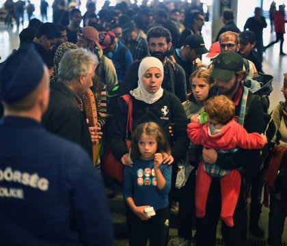 Politia ungara a inchis principalul punct de intrare a migrantilor in tara. Peste 5.000 de persoane au trecut granita luni - VIDEO/FOTO