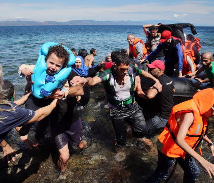 Doua fetite siriene, de 4 si 5 ani, s-au inecat intr-un naufragiu, incercand sa ajunga din Grecia din Turcia