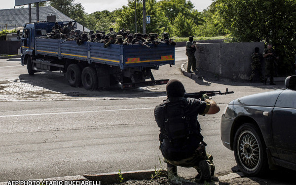 Criza in Ucraina. Kievul acuza Rusia ca a trimis teroristi peste granita. La aeroportul din Donetk s-au declansat iar lupte