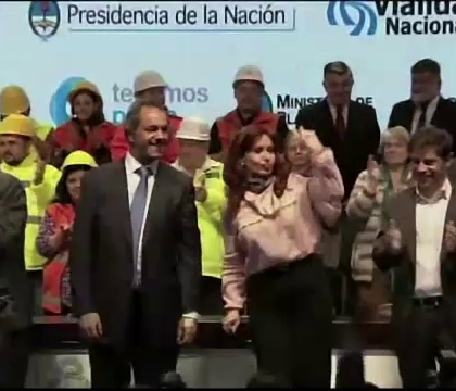 Presedintele Argentinei, Cristina Kirchner, a dansat la un miting electoral. Miscarile cu care face senzatie pe internet