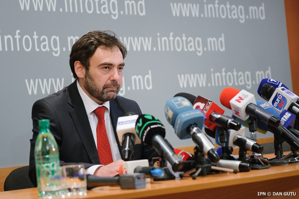 Ramane in continuare comunist. Mark Tcaciuk explica de ce a plecat din Parlament