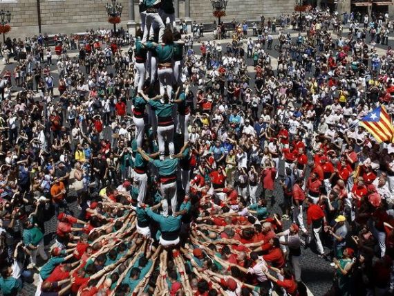 Un nou stat pe harta Europei. "Turnuri umane" spectaculoase pentru dreptul la independenta