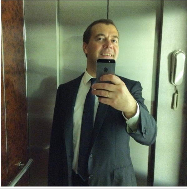 Premierul Rusiei a ajuns viral pe Internet. Ce a facut Medvedev intr-un lift din Casa Alba