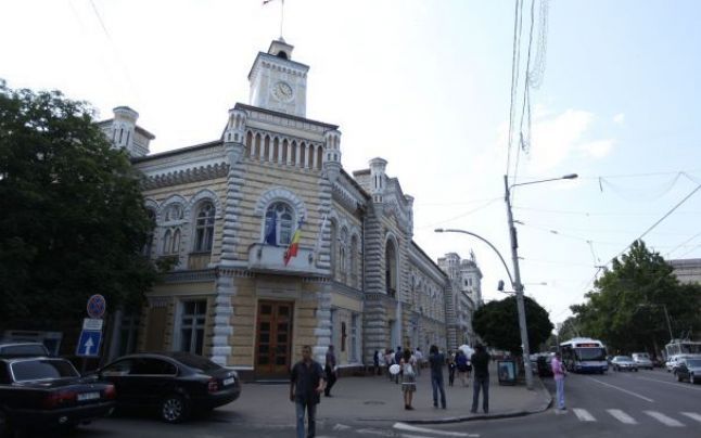 Casa de locuit, 6 conturi bancare si teren pentru constructii,  NEDECLARATE. Averea fostului arhitect al Chisinaului