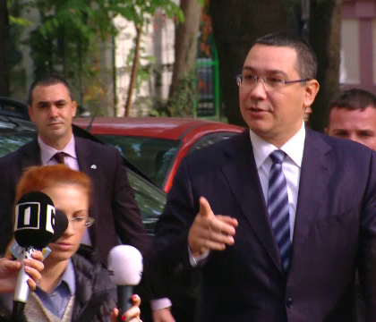 Consilierul lui Ponta i-a ironizat pe protestatarii din Piata Universitatii: "Ce are Ponta cu tragedia de la Colectiva"
