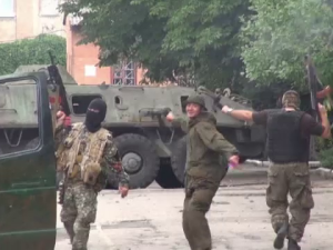Criza in Ucraina. Rebeli prorusi, ATACATI de trupele armate ucrainene. Porosenko: "Vom ataca". Reactia lui Putin