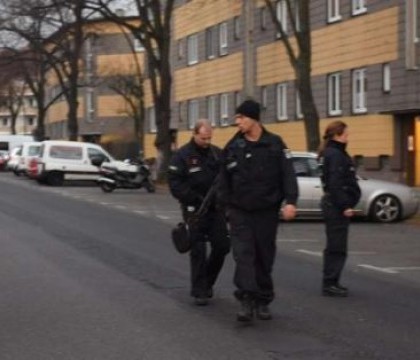 Doi islamisti arestati la Berlin. Ziarul Bild: Barbatii ar fi planuit un atentat terorist intr-o moschee