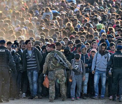 Numarul migrantilor si refugiatilor sositi in Europa in 2015 a depasit pragul de 1 milion. "Este o problema globala"
