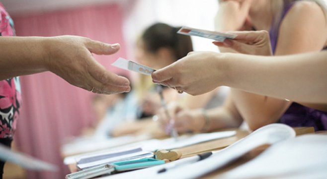 Votat in Parlament. Moldovenii de peste hotare vor putea vota doua zile la alegerile parlamentare