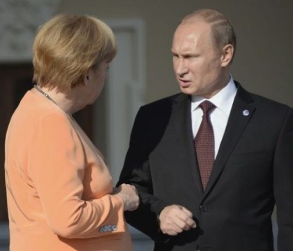 Putin a vorbit pentru prima data despre momentul in care a incercat sa o intimideze pe Angela Merkel. "Nu am vrut s-o sperii"