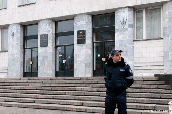 Doi fosti politisti care au maltratat un ex-deputat au fost achitati. Procuratura va contesta
