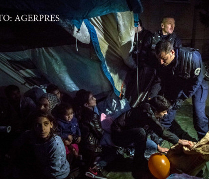 Franta nu mai vrea cote obligatorii de refugiati."Politica Angelei Merkel nu este sustenabila"