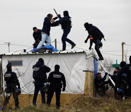 Franta avertizeaza Marea Britanie in cazul in care va iesi din UE. Cum s-ar putea muta "Jungla din Calais" in Anglia