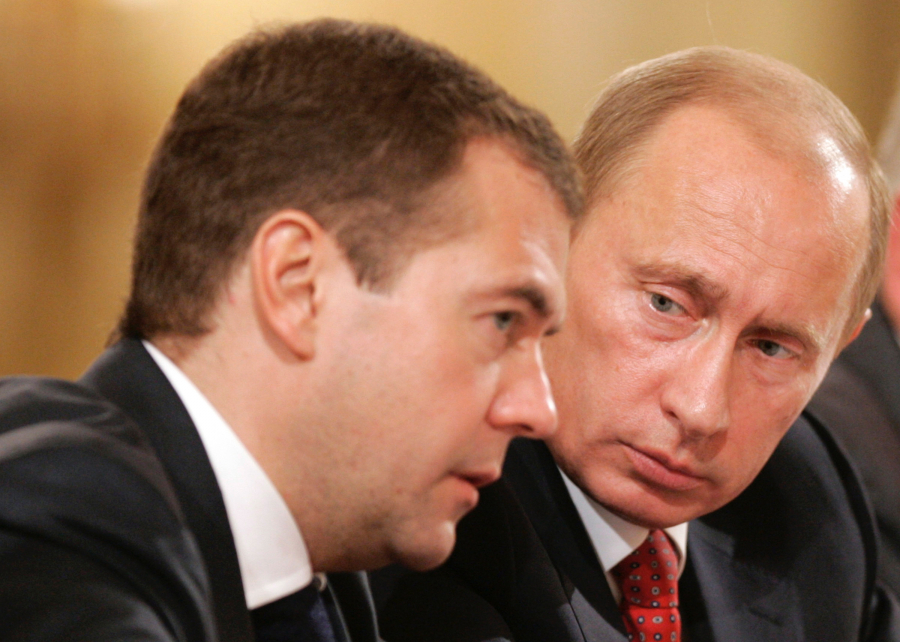 Criza in Ucraina. Medvedev AMENINTA: Rusia ar putea sa inchida spatiul aerian. Vezi motivul