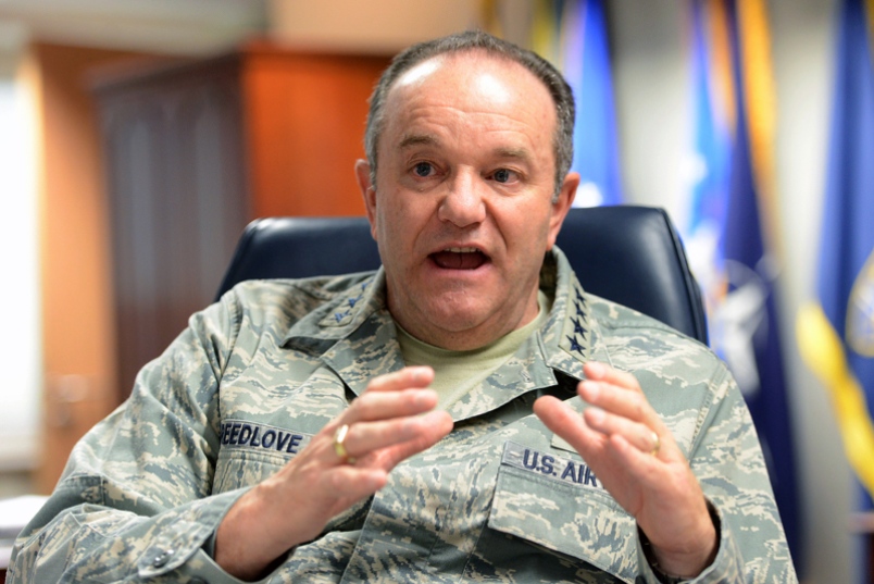 General american: Rusia incepe sa aplice scenariul "razboiului hibrid" in Republica Moldova