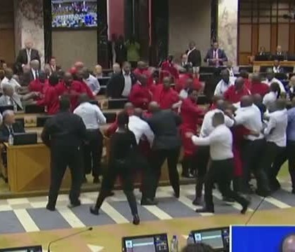 Bataie in parlamentul sud-african. Motivul pentru care deputatii cer demisia presedintelui Jacob Zuma