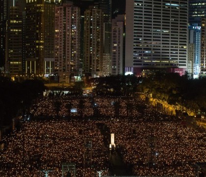 Mii de oameni au comemorat masacrul din Piata Tiananmen. Regimul comunist chinez a "sters" evenimentul din cartile de istorie - FOTO