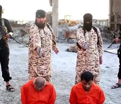Un calau ISIS isi executa propriul frate acuzat de spionaj, intr-o noua filmare facuta publica de grupul terorist. VIDEO