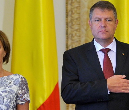 Klaus Iohannis a incasat peste 18.000 de euro anul trecut din vanzarea cartilor sale. Declaratia de avere a presedintelui