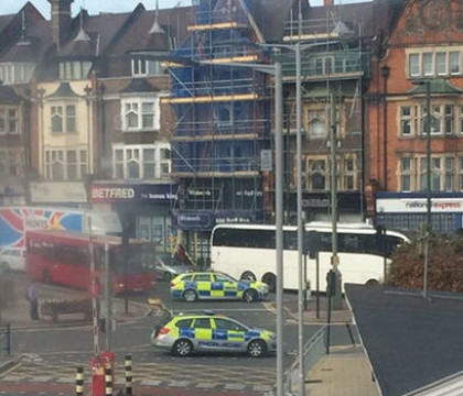 Alerta de securitate la Londra. O statie de metrou a fost evacuata, fortele speciale verifica un vehicul suspect. VIDEO