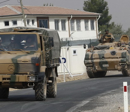 Turcia reia operatiunile in Siria, impotriva ISIS. Alte zece tancuri si peste 300 de soldati au intrat pe teritoriul sirian