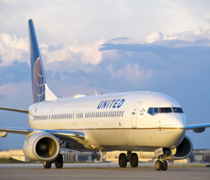 Piloti arestati inainte de a zbura la New York, cu 141 de pasageri la bord. Ce au simtit colegii care au trecut pe langa ei