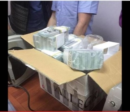 Un oficial rus a fost arestat, dupa ce s-au gasit gramezi de bani in casa lui. Suma fabuloasa descoperita de anchetatori
